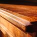 Reloquer un meuble en merisier : un guide pour débutants