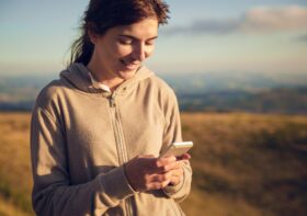 Comment ‘malgré la distance c’est à toi que je pense’ façonne nos écrits poétiques