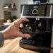 apprenez à détecter et résoudre les problèmes de broyeur sur votre machine à café beko grâce à ce guide complet et facile à suivre.
