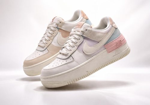 découvrez les chaussures air force one shadow de nike, un modèle revisité qui allie style audacieux et confort optimal pour vous faire prendre de la hauteur avec élégance.
