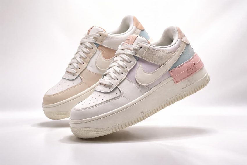 découvrez les chaussures air force one shadow de nike, un modèle revisité qui allie style audacieux et confort optimal pour vous faire prendre de la hauteur avec élégance.